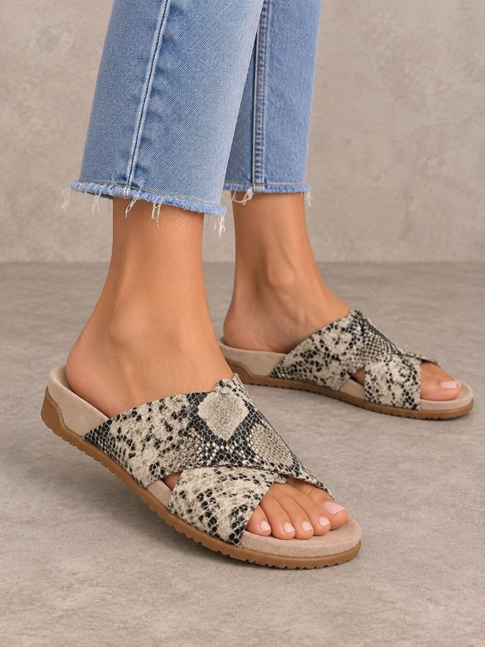 NEW Vionic Etna Slip On Sandals Size 7